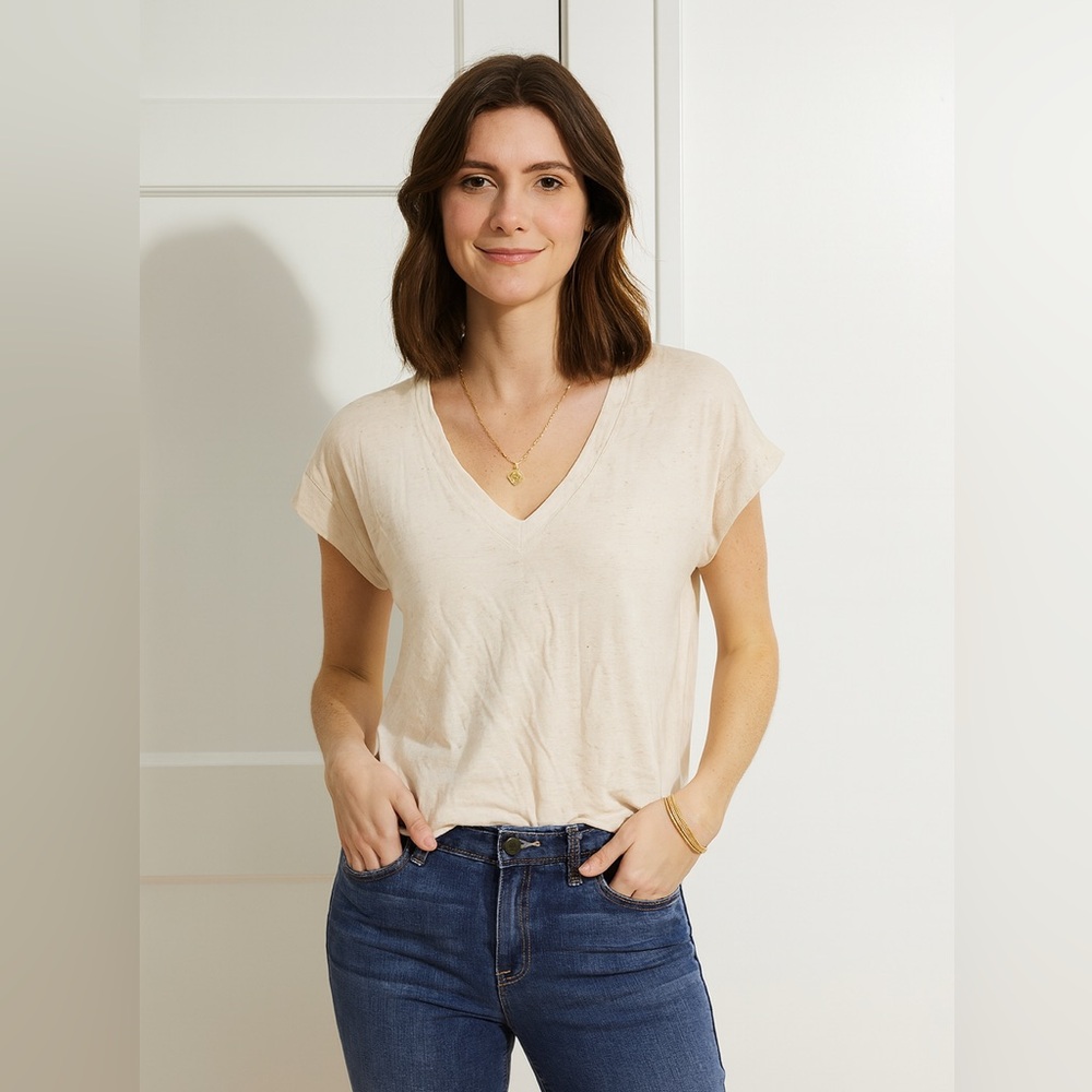 Express Skimming Women's Cream V-Neck Top M NWT